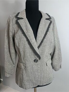 Frayed-Trim Gray Tweed Single-Button Blazer